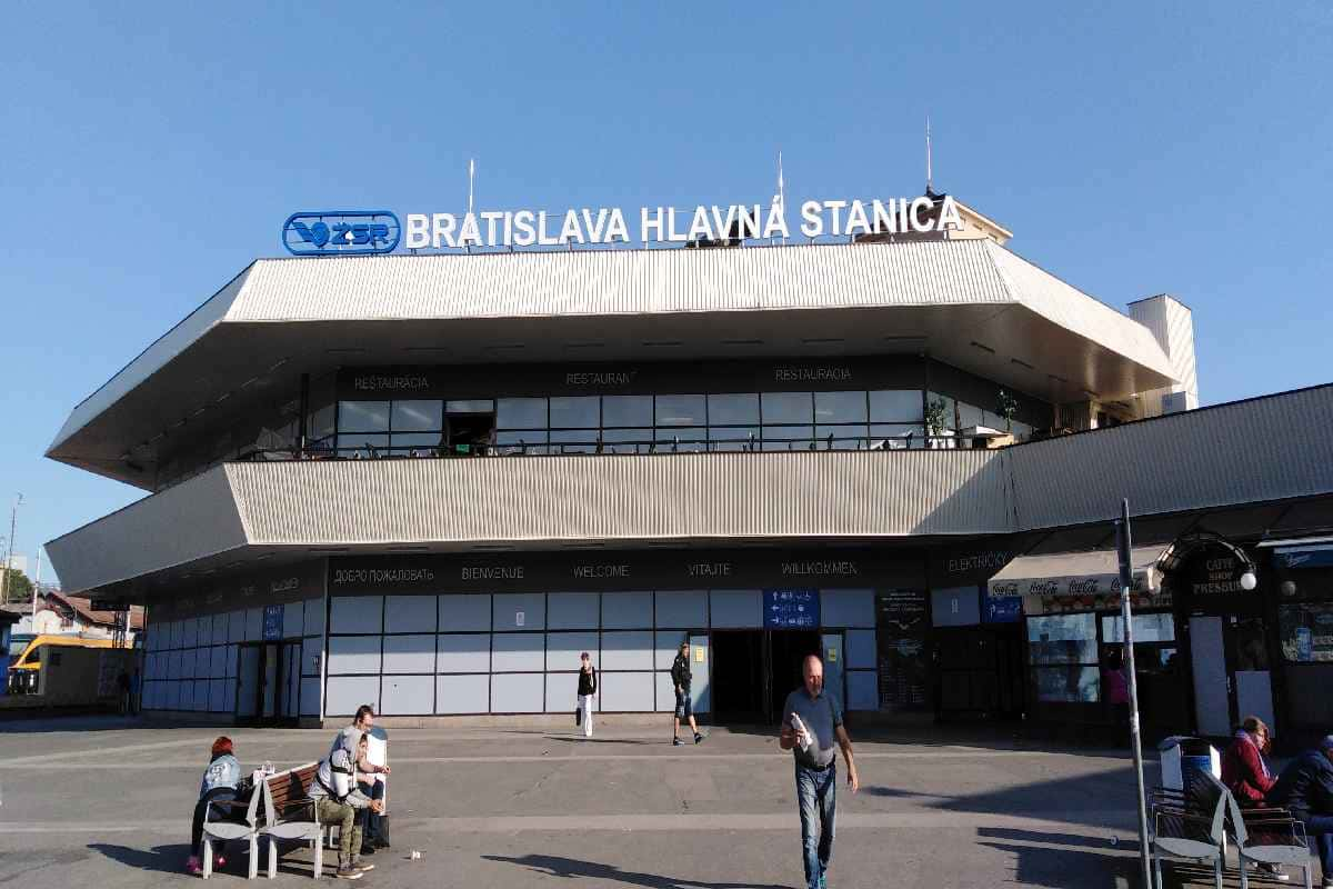 Taxi Bratislava main station City - taxi service - airport transfer - multi-seater taxi - drink taxi